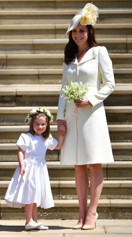 据报道，凯特在夏洛特公主穿上伴娘礼服后哭了。