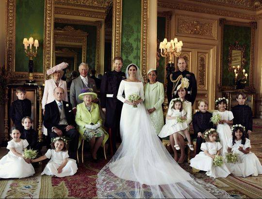 哈里和梅根婚礼上有很多伴娘和花童，包括夏洛特的弟弟乔治王子。