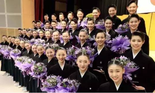 宝冢音乐学校人才辈出 学生优雅气质令女生神往