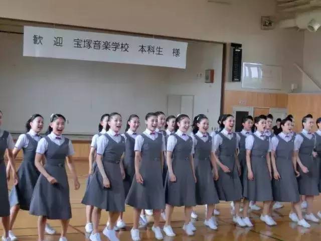 宝冢音乐学校人才辈出 学生优雅气质令女生神往
