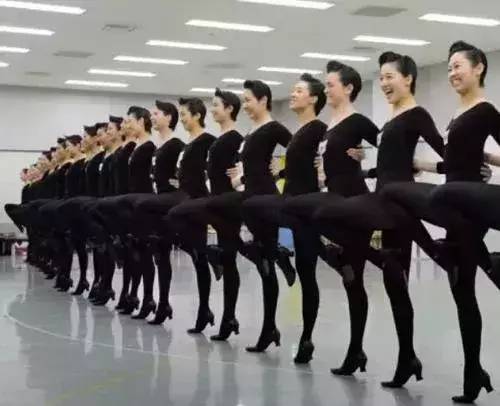 宝冢音乐学校人才辈出 学生优雅气质令女生神往