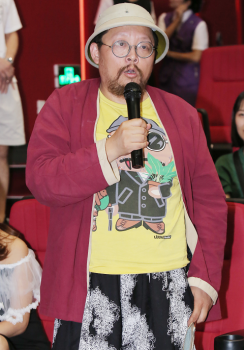 沙溢导演电影《亲密旅行》杭州路演 史航赴现场