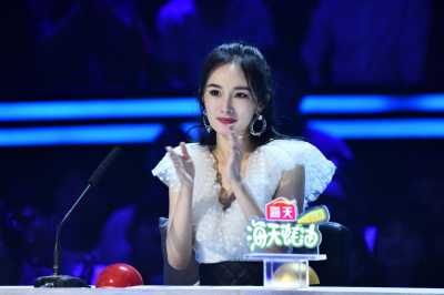 《中国达人秀》精致舞美助力达艺升级！无人机闪耀