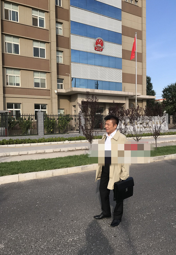 唐德起诉高云翔索赔6千万 高云翔律师到达现场